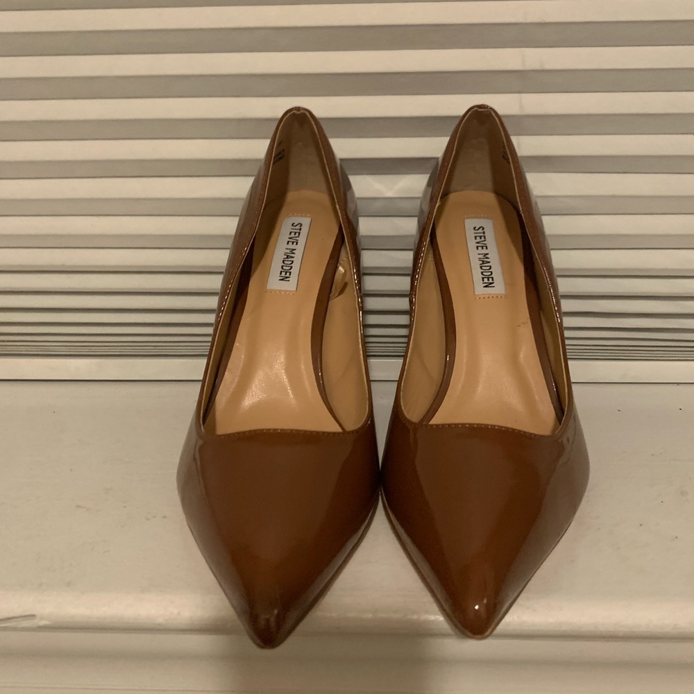 NEVER WORN - Steve Madden pumps